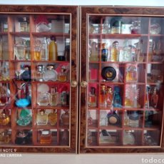 Miniaturas de perfumes antiguos: MINIATURAS PERFUMES VITRINA EXPOSITORA CON 72 UNID. CHANEL,CARTIER,DALI,HUGO BOSS,LANCOME....... Lote 333764958