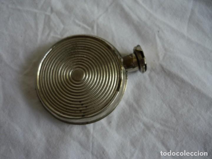 Miniaturas de perfumes antiguos: Perfumero de lat&oacute;n plateado - Foto 2