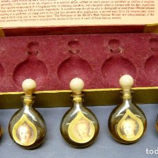 Miniaturas de perfumes antiguos: LOS PERFUMES DE 5 MUJERES C- LES PARFUMS DES FEMMES CÉLÈBRES - VERSAILLES CASTELLANE PARIS. Lote 341609583