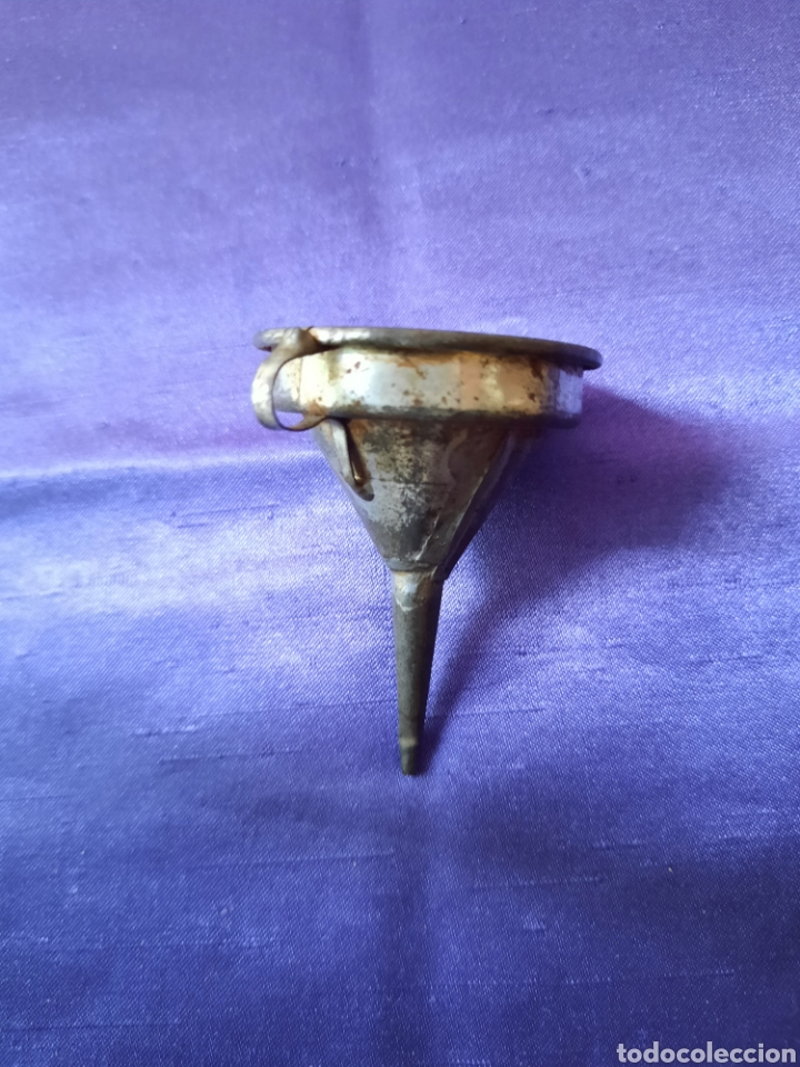 Miniatures of antique perfumes: Antiguo embudo de lat&oacute;n para perfumes