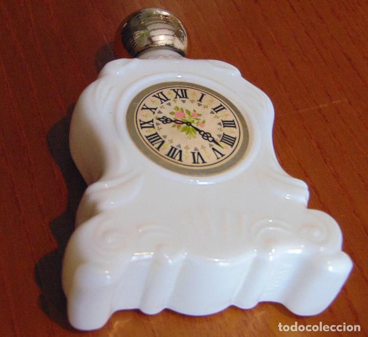 Miniaturen von alten Parf&uuml;men: FRASCO DE PERFUME VACIO - AVON ANTIGUO - FORMA DE RELOJ DE MESA