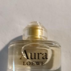 Miniaturas de perfumes antiguos: COLECCIONABLE MINIATURA EAU DE PARFUM 'AURA', DE LOEWE. Lote 355793440