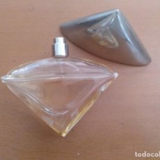 Miniaturas de perfumes antiguos: ORIGINAL FRASCO COLONIA REVEAL CALVIN KLEIN - QUEDA UN POCO MEDIDA 9.5X9.5 CM.. Lote 358158260