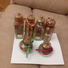 Miniaturas de perfumes antiguos: LOTE DE 6 TARTOS DE CRISTAL CON FLORES SECAS PWRFUMADAS .MISTURA .ES UN RESTO DE PERFUMERIA .. Lote 363314390