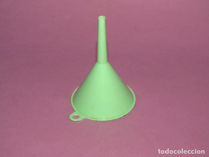 Miniaturas de perfumes antiguos: Antiguo y Peque&ntilde;o Embudo para el Trasiego y/o Venta de Colonia o L&iacute;quidos Similares a Granel