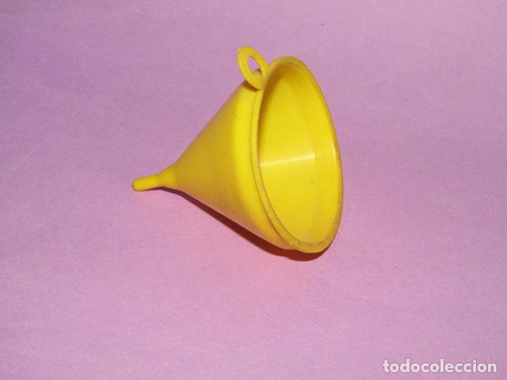 Miniaturas de perfumes antiguos: Antiguo y Peque&ntilde;o Embudo para el Trasiego y/o Venta de Colonia o L&iacute;quidos Similares a Granel