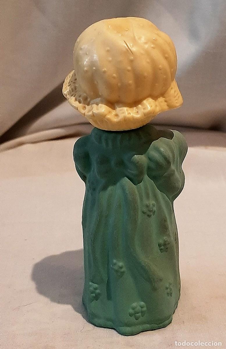 Miniaturas de perfumes antiguos: Ni&ntilde;a con mu&ntilde;eca de Avon. - Foto 3
