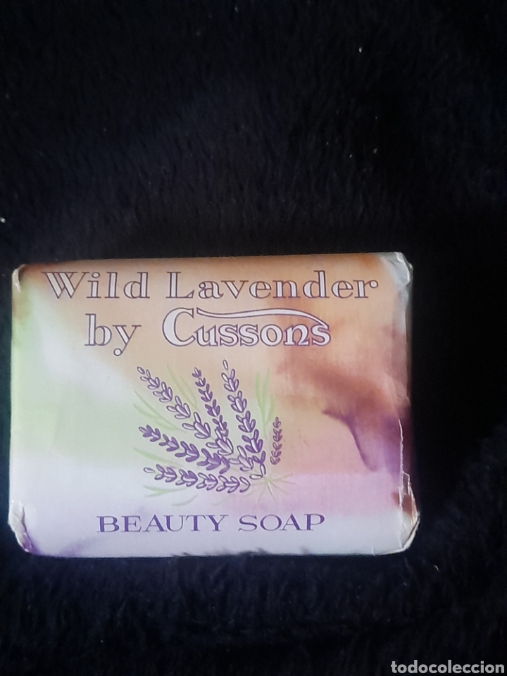 Miniature di profumi antiche: Antigua pastilla de jab&oacute;n Wild Lavander, By Cussons