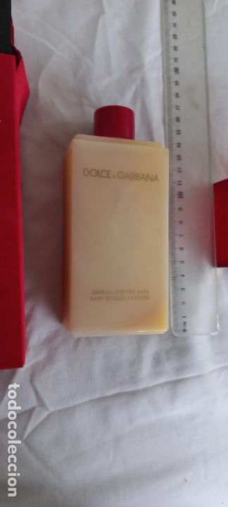 Miniaturas de perfumes antiguos: DOLCE & GABBANA. SENSUAL SCENTED BATH. GEL DE BA&Ntilde;O. leer descripci&oacute;n.
