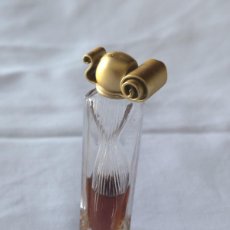 Miniaturas de perfumes antiguos: ORGANZA GIVENCHY MINIATURA CON U CUARTO DE PERFUME. Lote 400881644