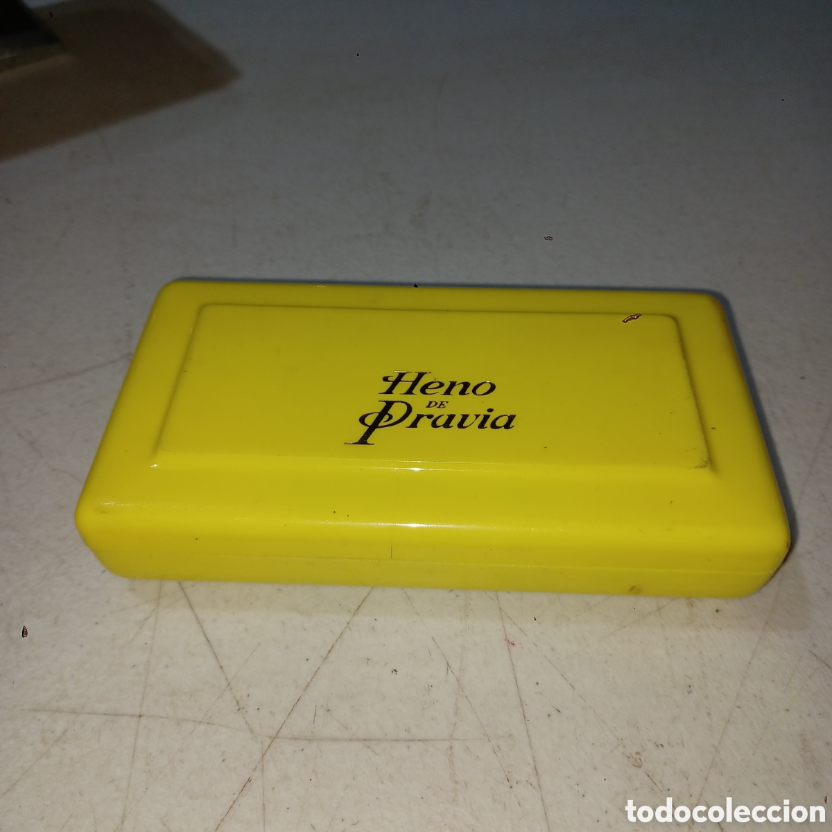 &Eacute;chantillons de parfums anciens: Caja completa 3 unidades jabones Heno de Pravia