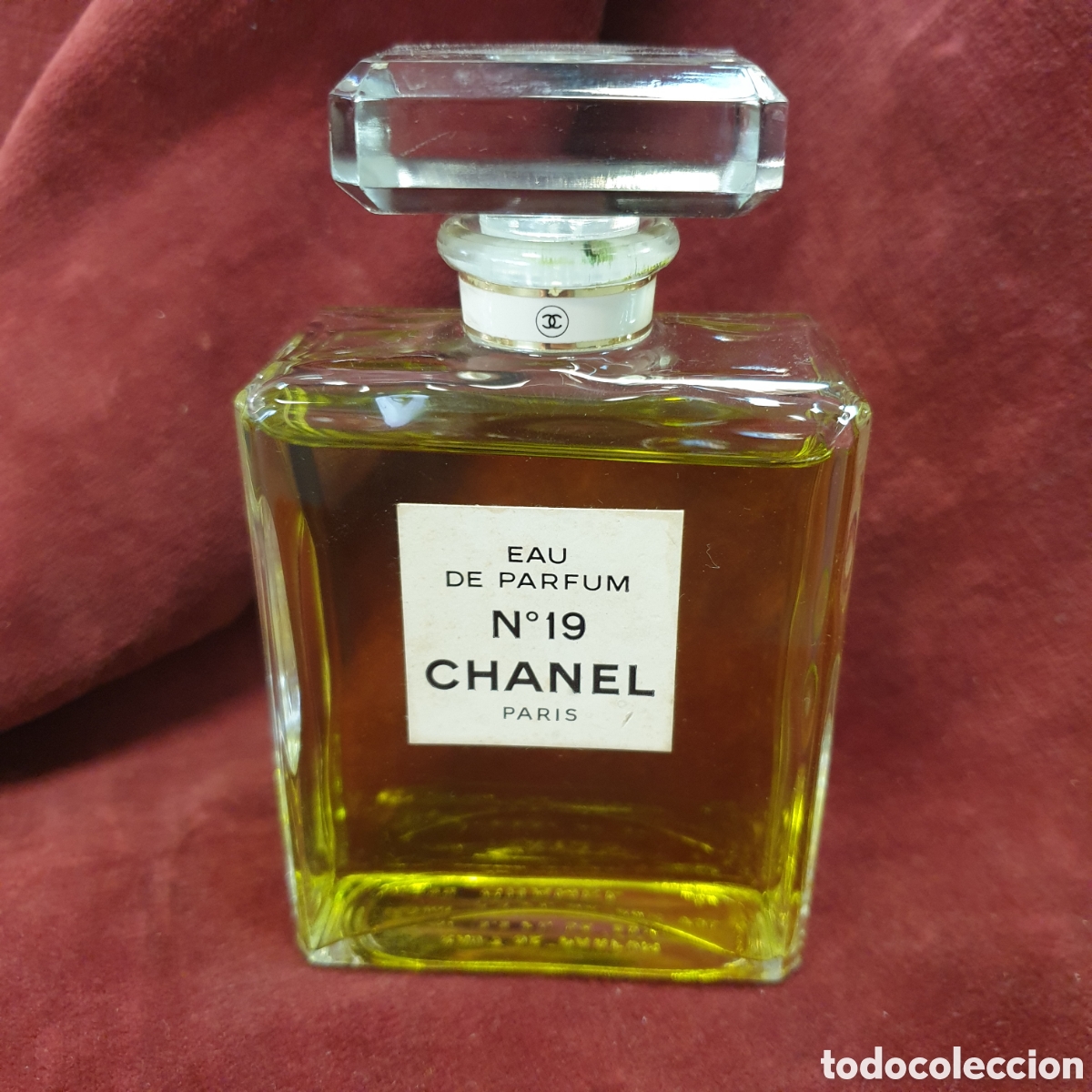 botella de perfume chanel 19 ( escaparate) - Buy Antique perfume miniatures  and bottles on todocoleccion