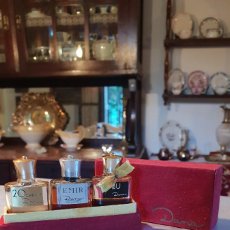 Miniaturas de perfumes antiguos: DANA, ANTIGUO ESTUCHE CON TRES MINIATURAS
