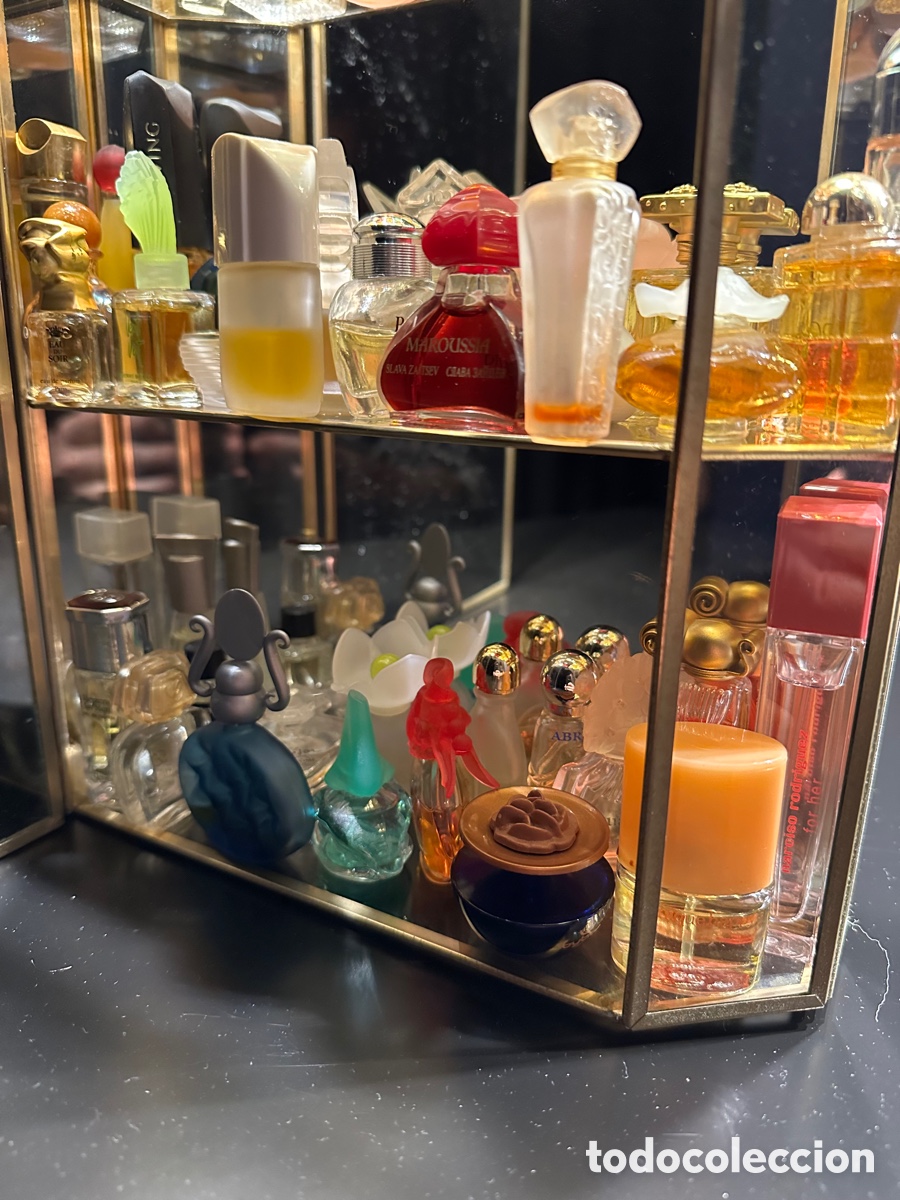 Miniaturas de perfumes antiguos: Vitrina con mini perfumes - Foto 3