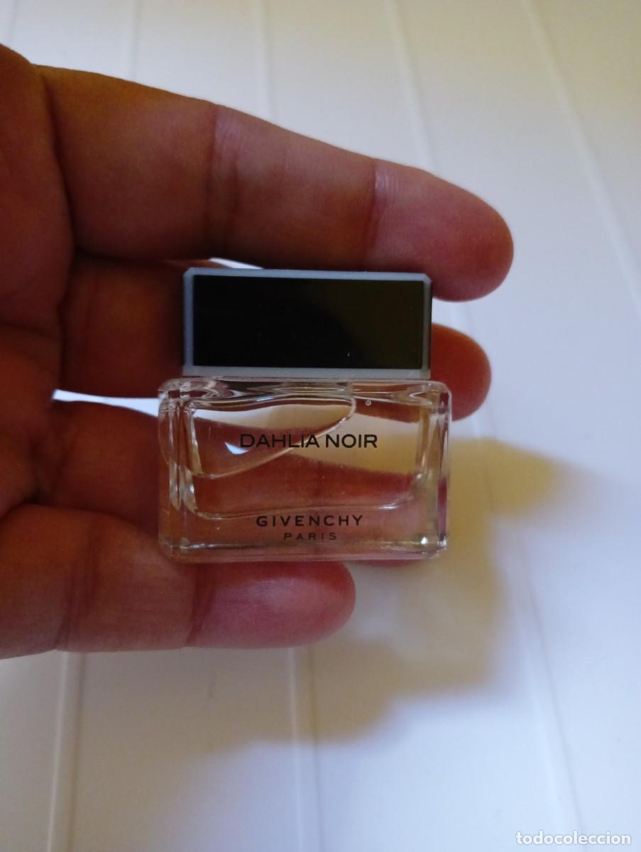 Miniaturas de perfumes antiguos: Dahlia noir givenchy 5 ml - Foto 2