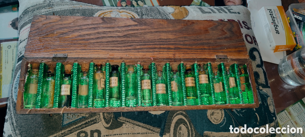 Miniaturas de perfumes antiguos: Antigua caja de perfume - Foto 1