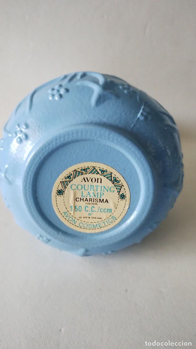 Miniaturas de perfumes antiguos: BOTELLA DE PERFUME AVON CON FORMA DE LAMPARA - Foto 2