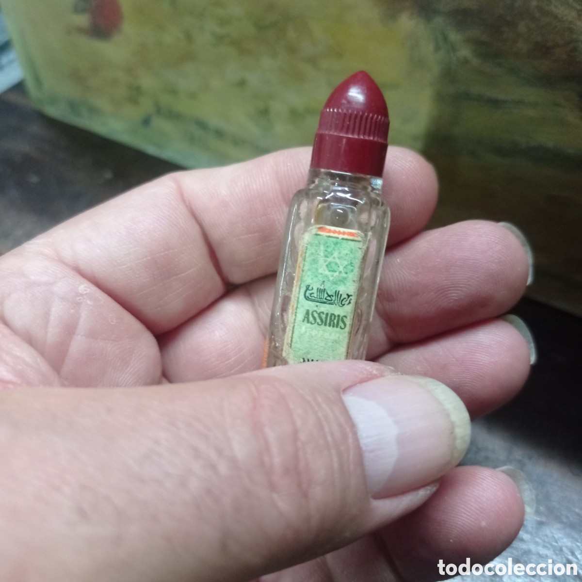 Miniaturas de perfumes antiguos: Antigua botella de perfume Assiris de Amadis - Foto 4