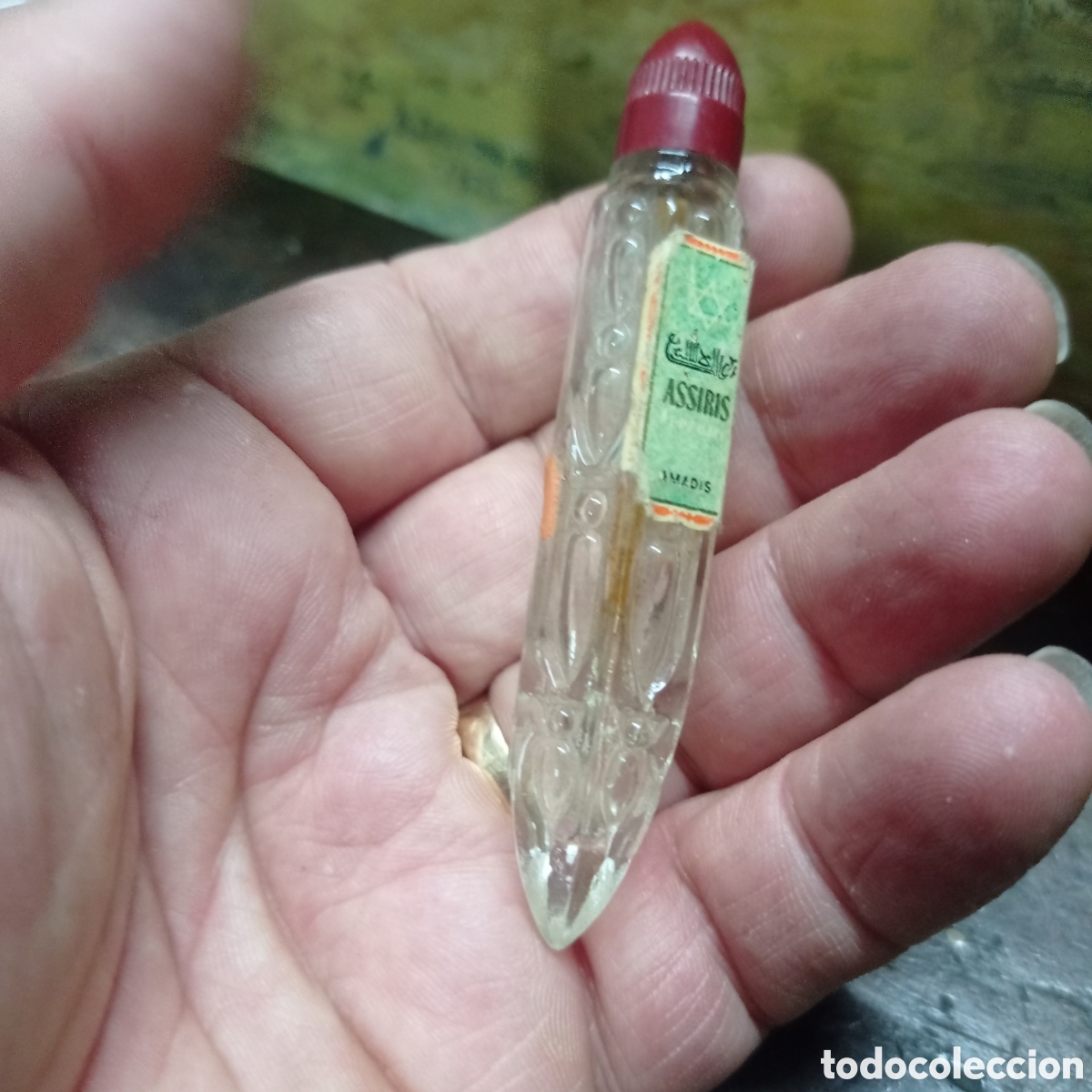 Miniaturas de perfumes antiguos: Antigua botella de perfume Assiris de Amadis - Foto 1
