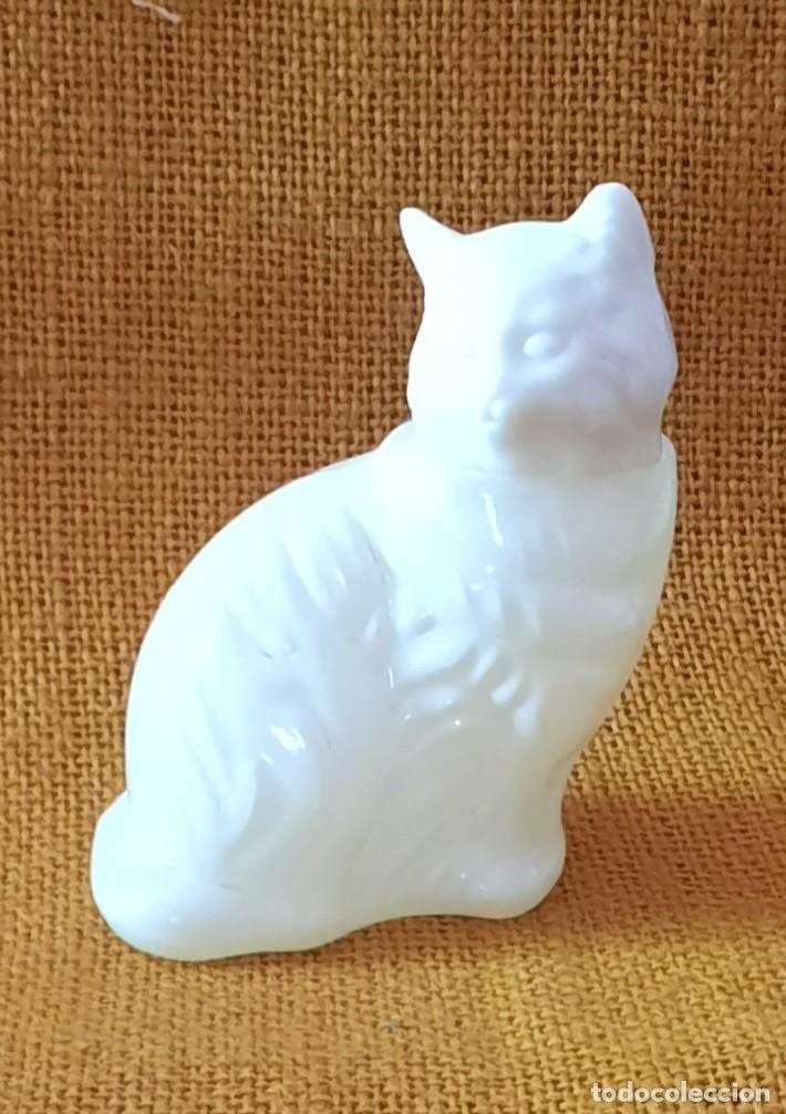 Miniaturas de perfumes antiguos: Bote perfume Gato Avon - Foto 4