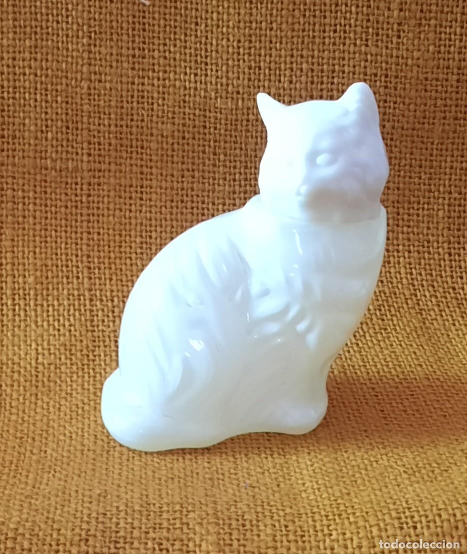Miniaturas de perfumes antiguos: Bote perfume Gato Avon - Foto 7