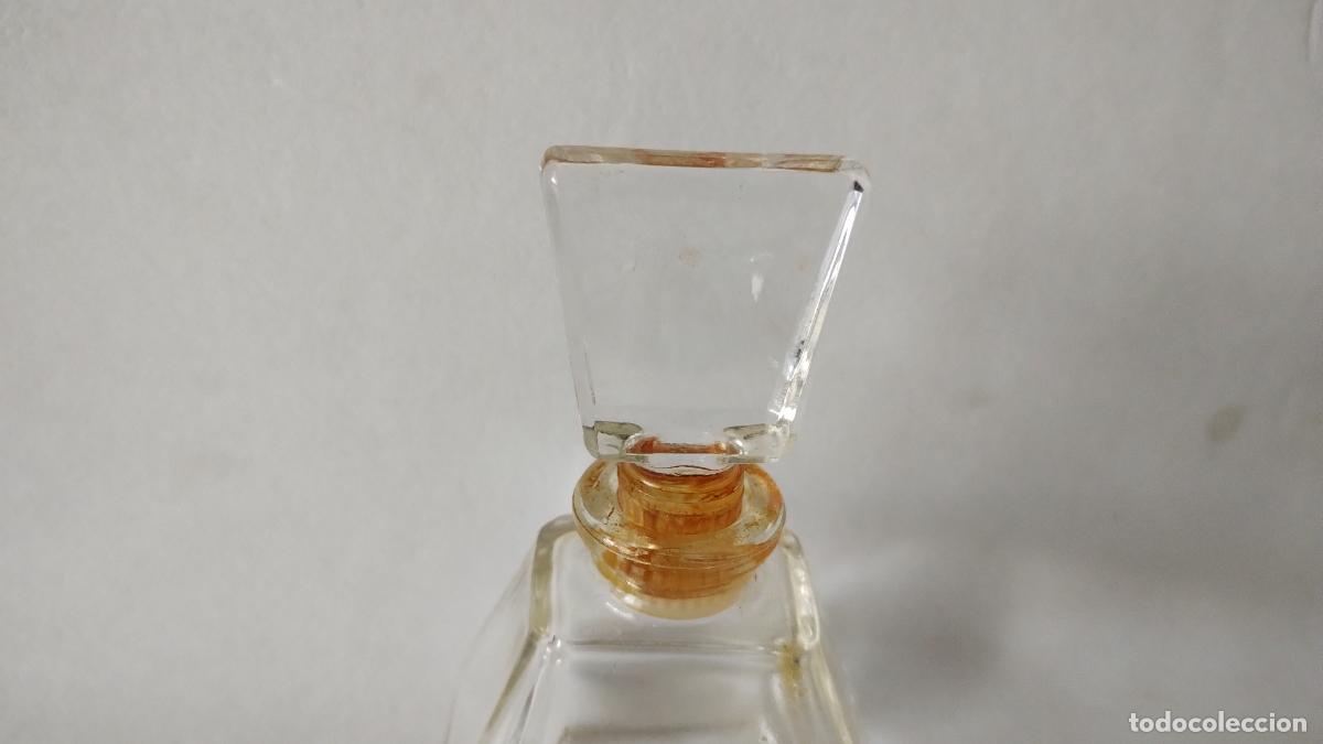 Miniaturas de perfumes antiguos: BOTELLA VINTAGE DE PERFUME EN VIDRIO - Foto 2
