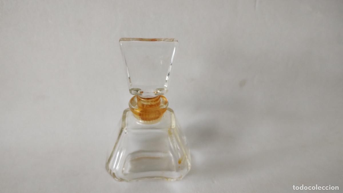 Miniaturas de perfumes antiguos: BOTELLA VINTAGE DE PERFUME EN VIDRIO - Foto 1