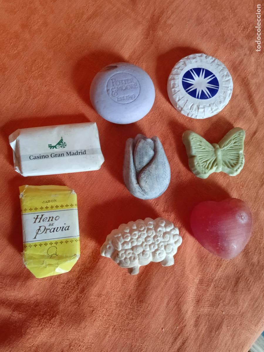 Miniaturas de perfumes antigos: LOTE DE OCHO DISTINTOS JABONES CON DISTINTAS FORMAS