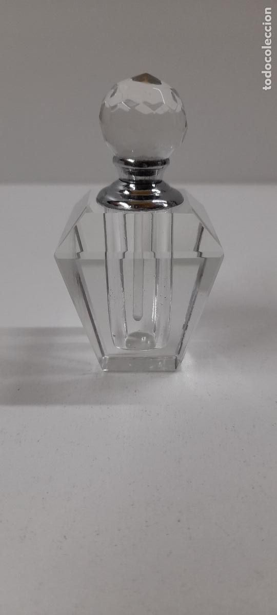 Miniatures of antique perfumes: ANTIGUO PERFUMERO . REAIZADO EN CRISTAL TALLADO . VER DETALLES . ALTURA 7,5 CM