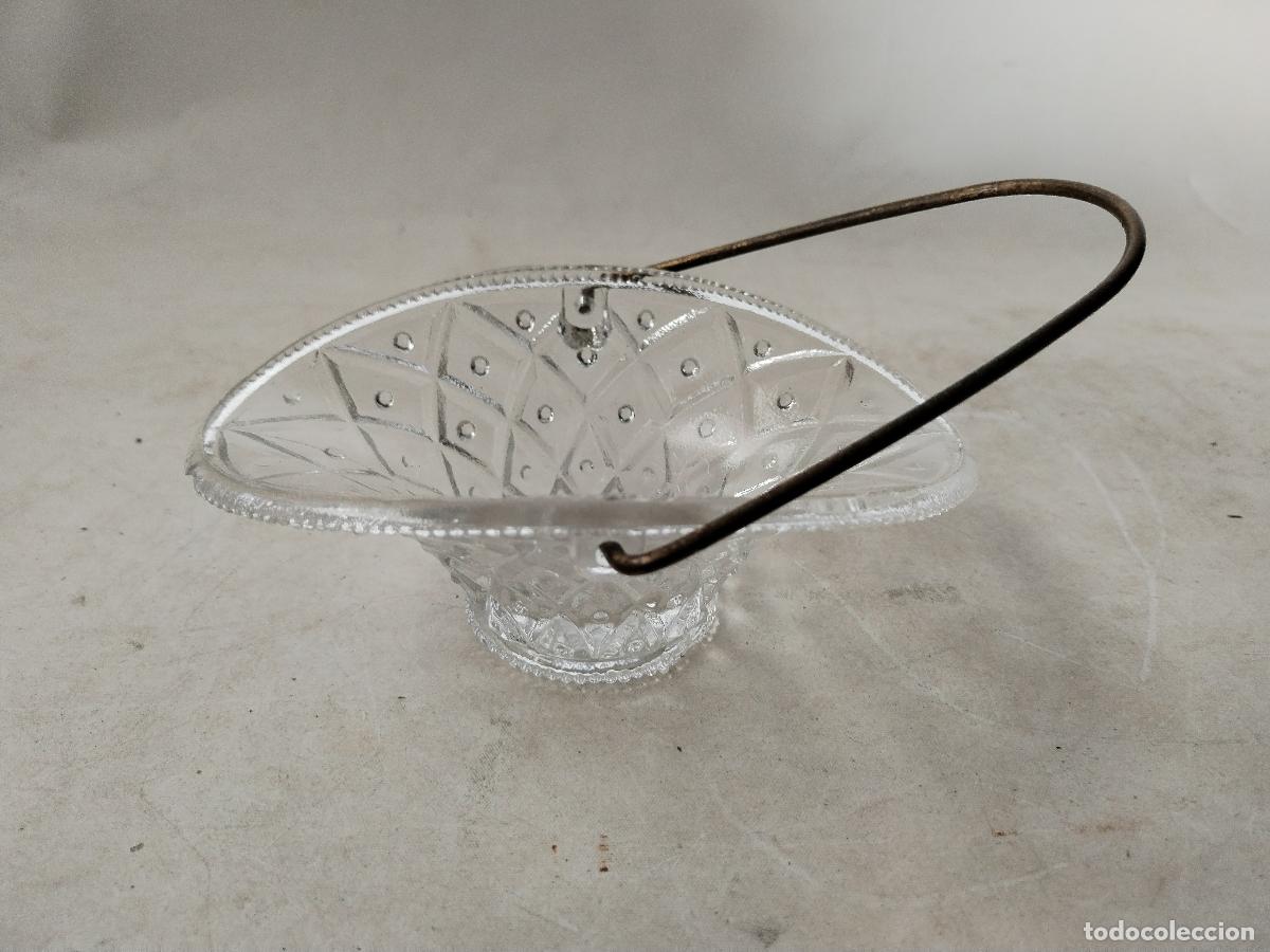Miniaturas de perfumes antiguos: cesta avon de cristal - Foto 1