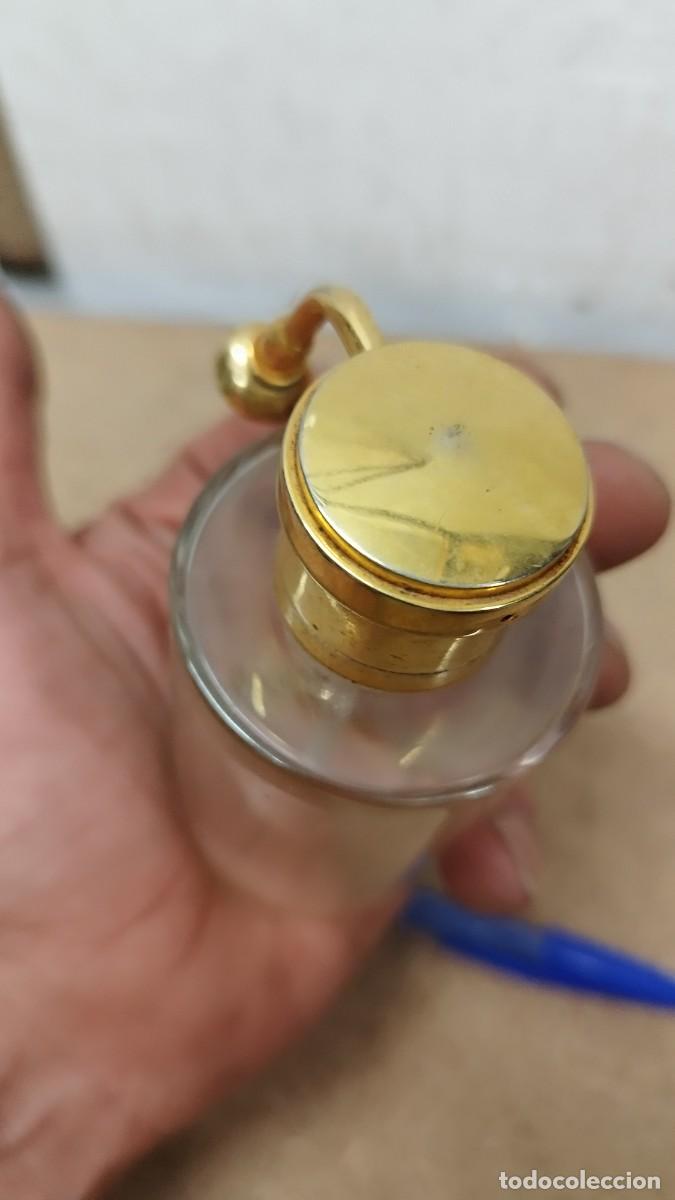 Miniaturas de perfumes antiguos: Antiguo Bote de perfume de cristal guerlain. - Foto 5