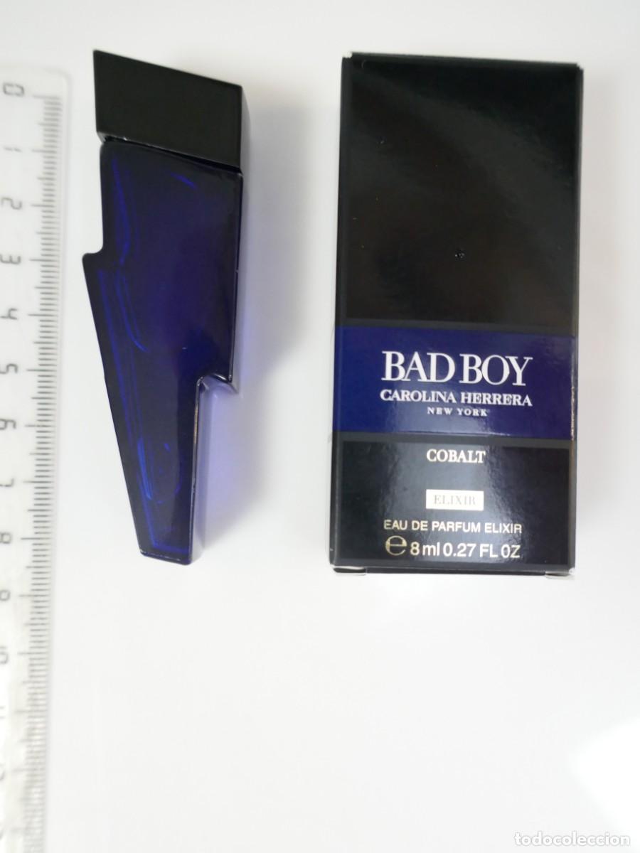 Miniaturas de perfumes antiguos: BAD BOY COBALT ELIXIR CAROLINA HERRERA 7ML EAU DE PERFUM ELIXIR - Foto 2