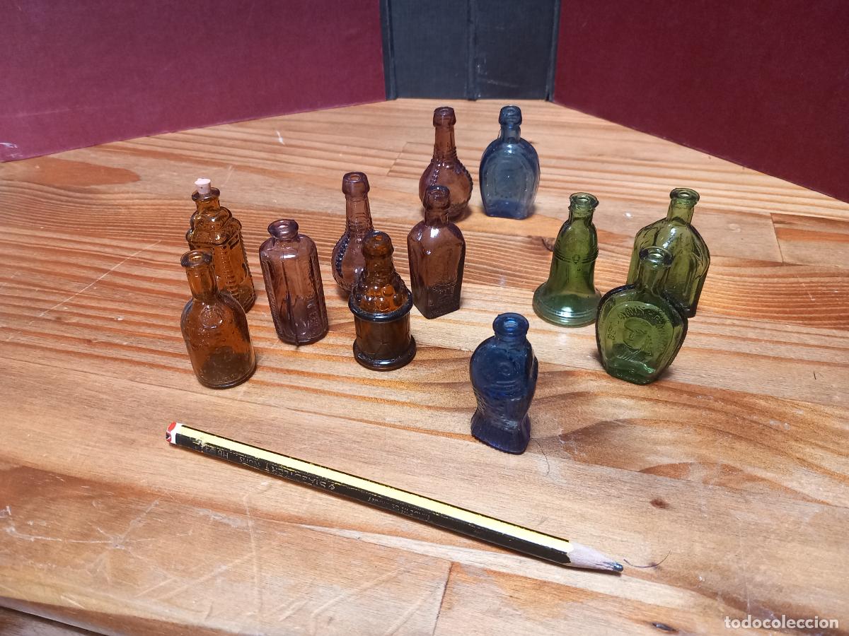 Miniaturas de perfumes antiguos: Botellas 12 coleccion de cristal en miniatura para atrezzo 5,3 cm de altas
