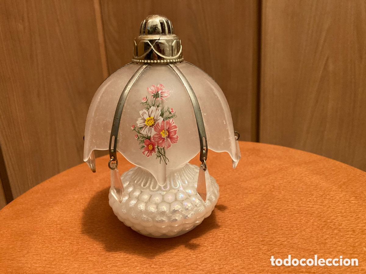 Miniaturas de perfumes antiguos: Antiguo frasco de perfume con forma de quinqu&eacute; - Foto 1