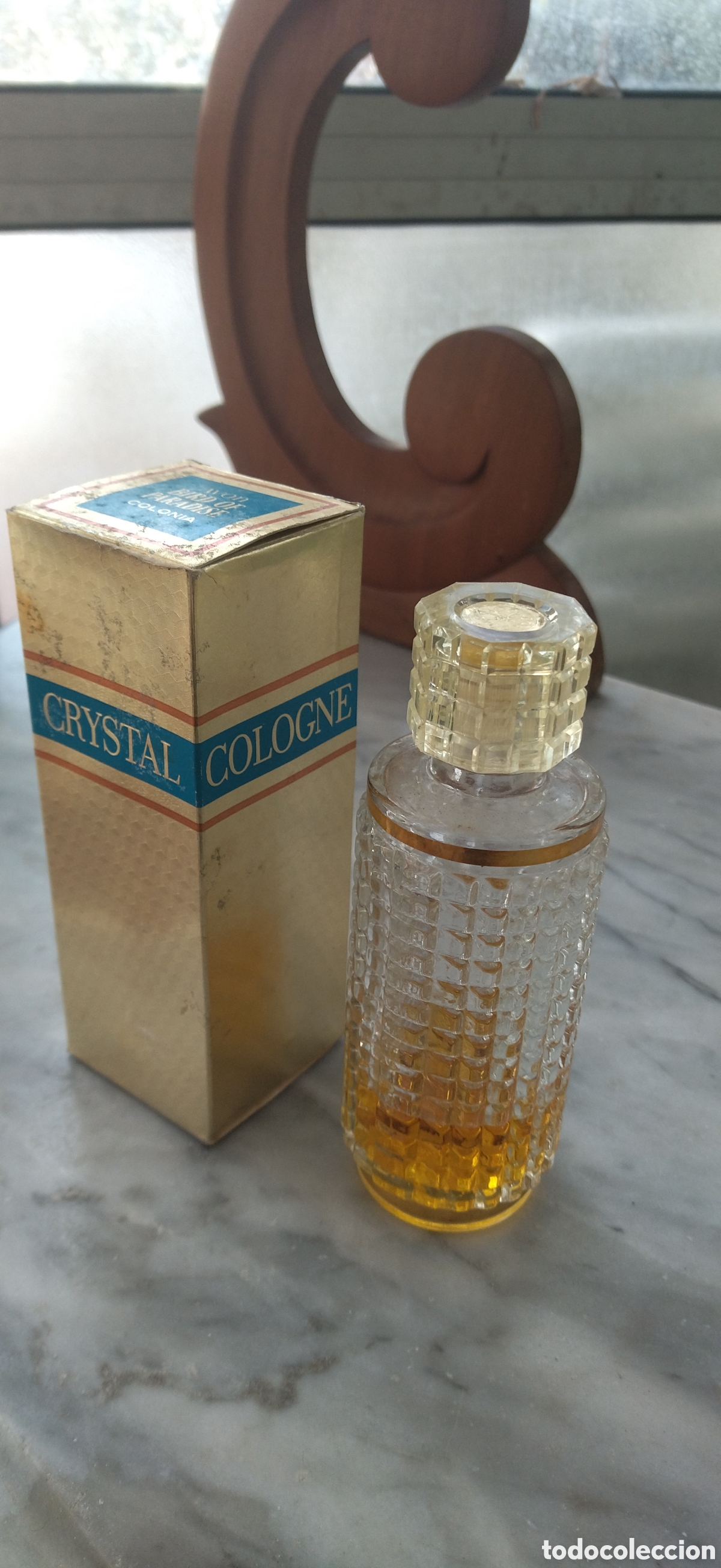 Miniaturas de perfumes antiguos: Botella de perfume de.la.casa AVON - Foto 1