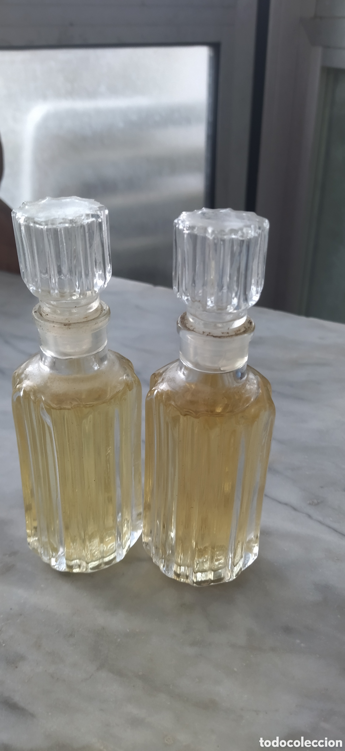 Miniaturas de perfumes antiguos: Lore de dos botes de colonia AVON - Foto 1