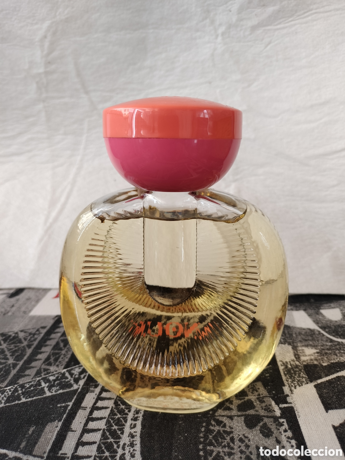 Miniaturas de perfumes antiguos: Botella de perfume anouk - Foto 2