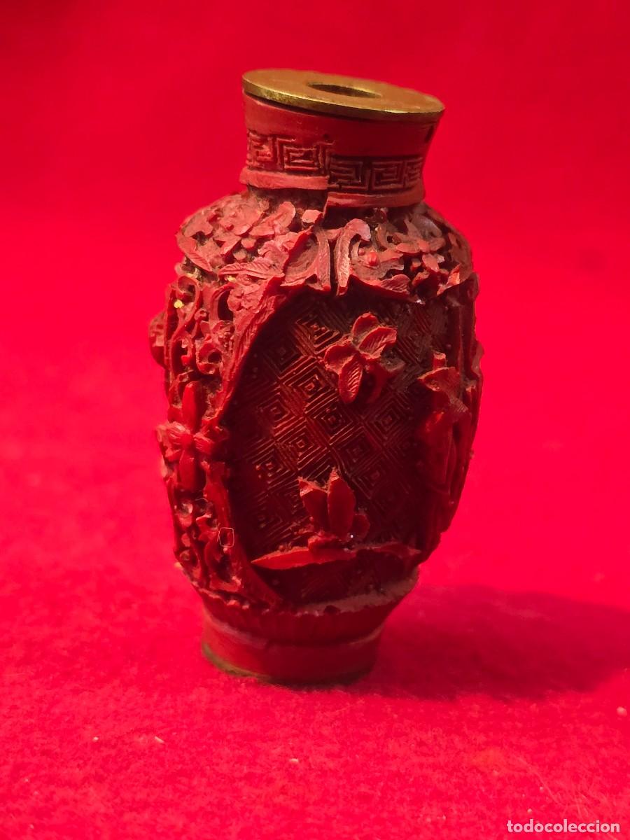 Miniaturas de perfumes antiguos: Botella de perfume peque&ntilde;a de laca china - Foto 2