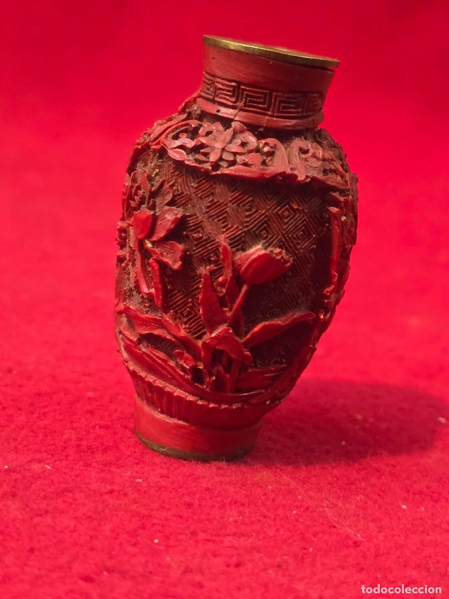 Miniaturas de perfumes antiguos: Botella de perfume peque&ntilde;a de laca china - Foto 3