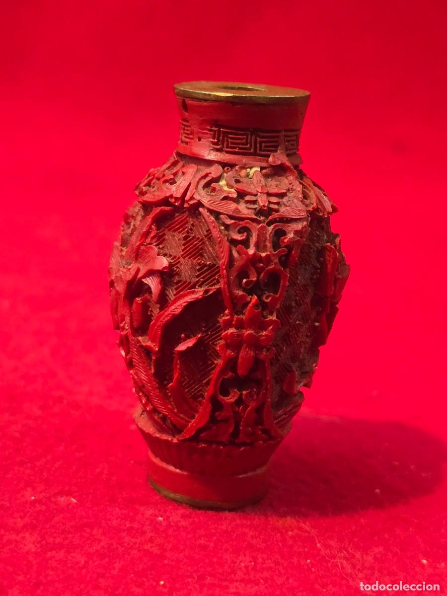 Miniaturas de perfumes antiguos: Botella de perfume peque&ntilde;a de laca china - Foto 5