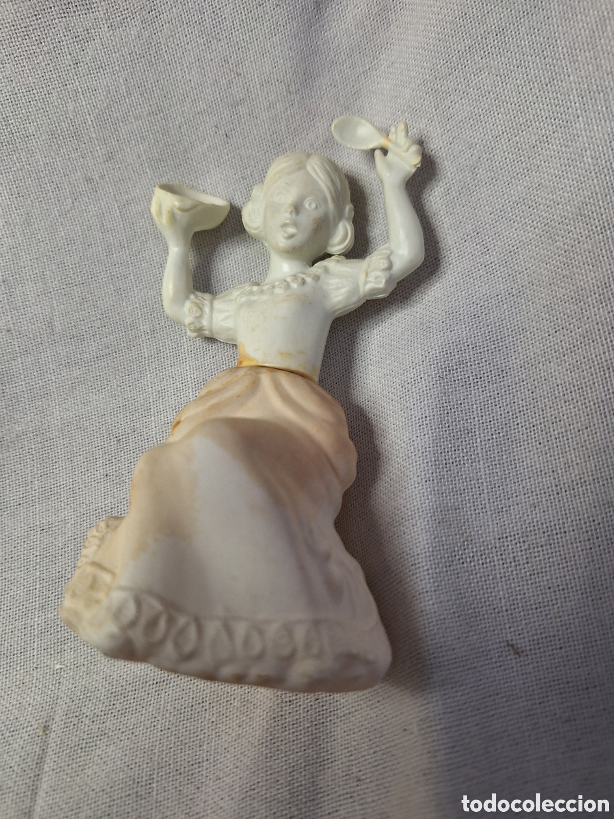 Miniaturas de perfumes antiguos: Dos botellas de colonia Avon