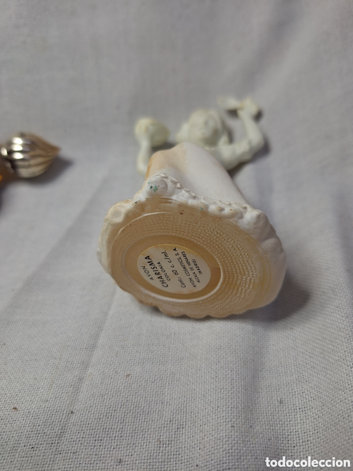 Miniaturas de perfumes antiguos: Dos botellas de colonia Avon - Foto 2