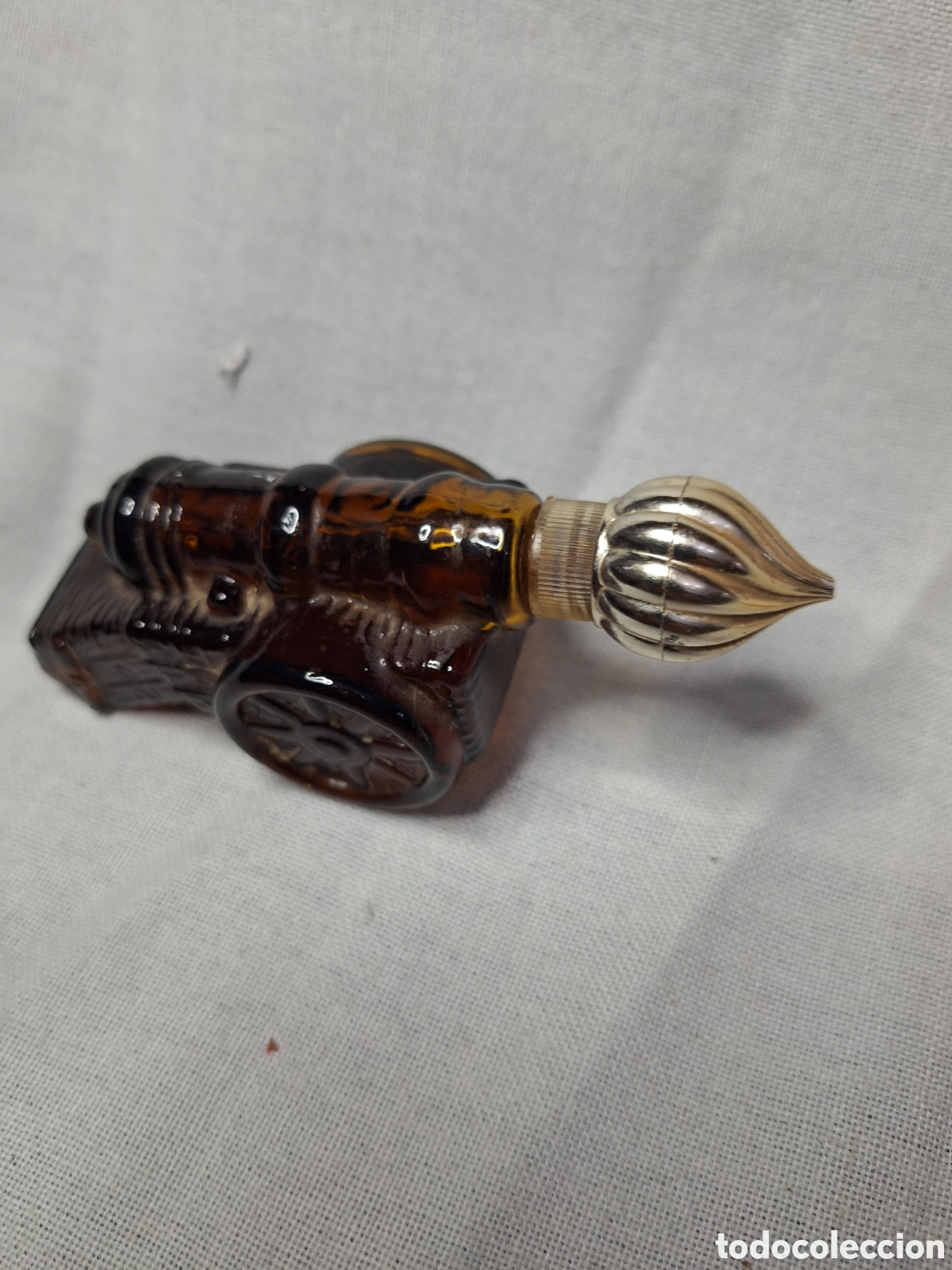 Miniaturas de perfumes antiguos: Dos botellas de colonia Avon - Foto 3