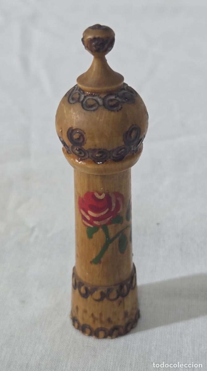 Miniaturas de perfumes antiguos: Bote de perfume con funda de madera - Foto 2
