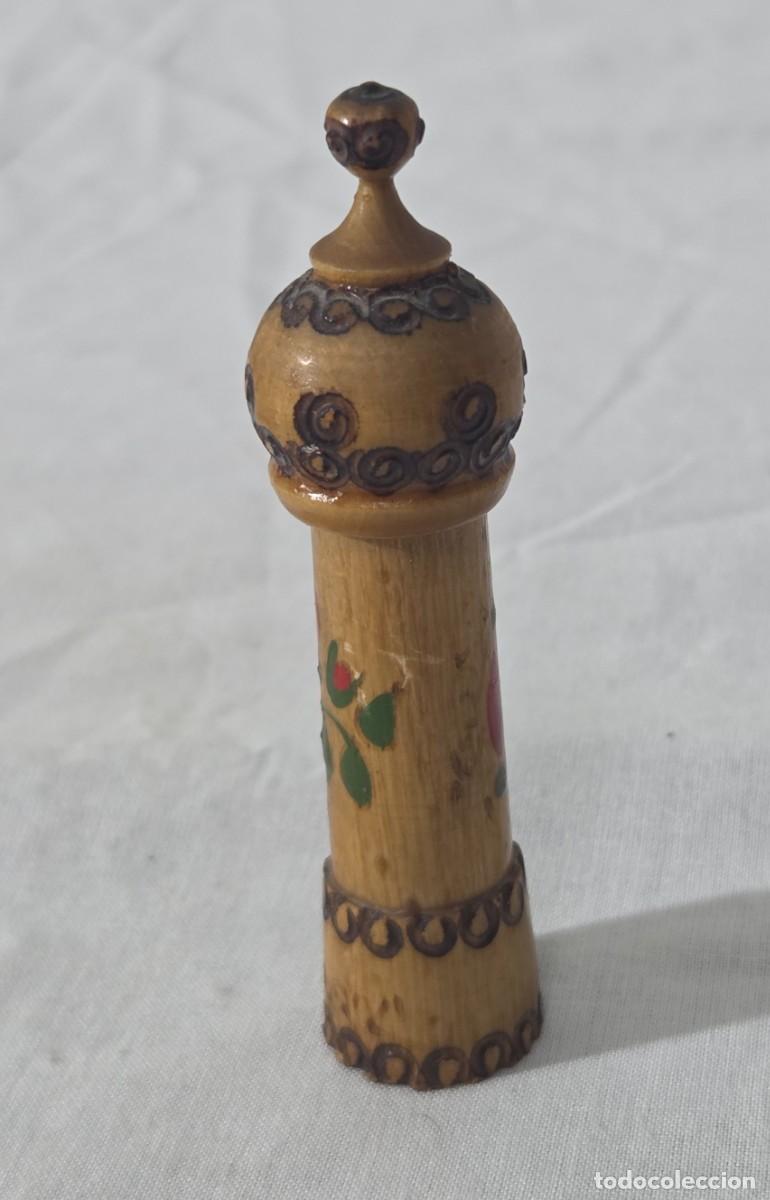 Miniaturas de perfumes antiguos: Bote de perfume con funda de madera - Foto 4