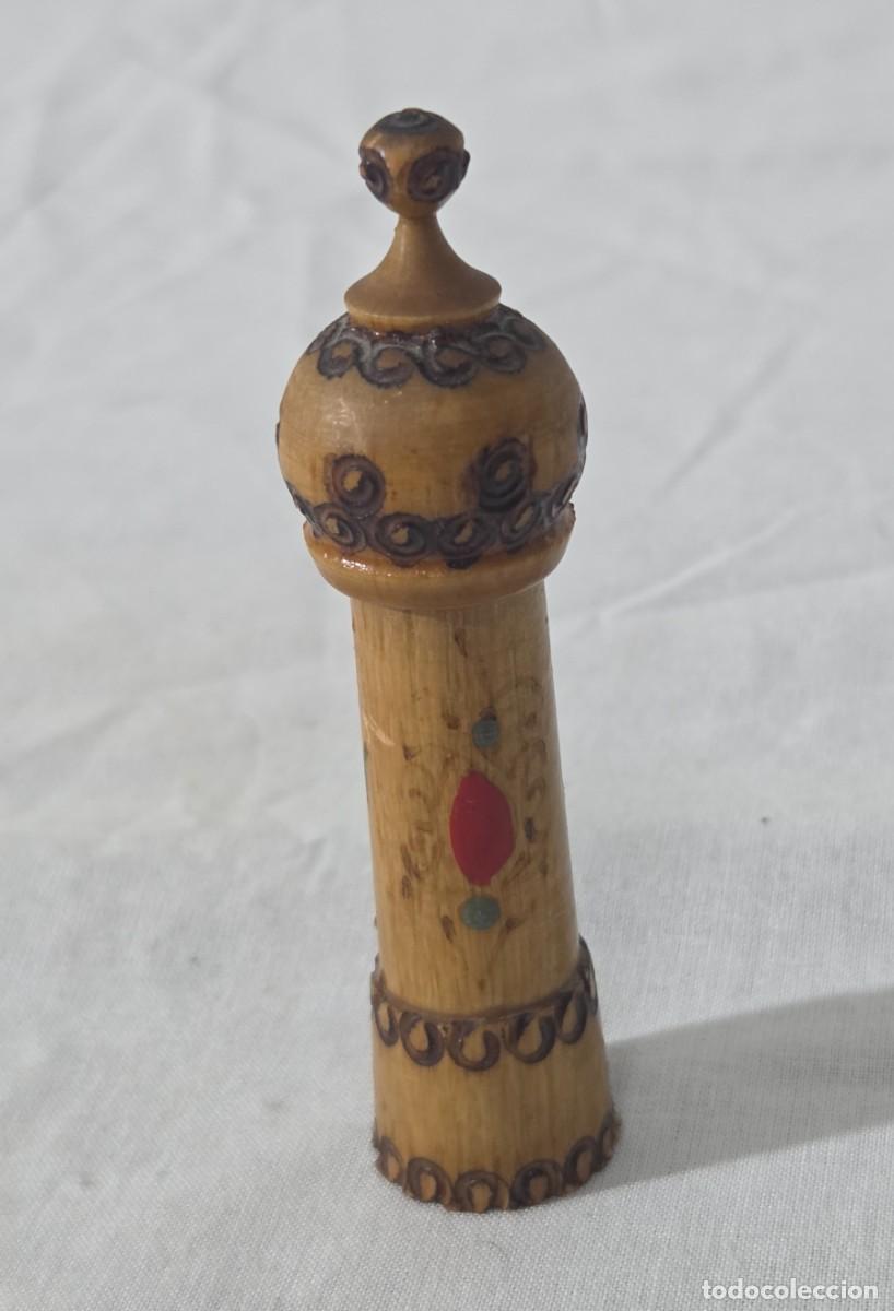 Miniaturas de perfumes antiguos: Bote de perfume con funda de madera - Foto 5