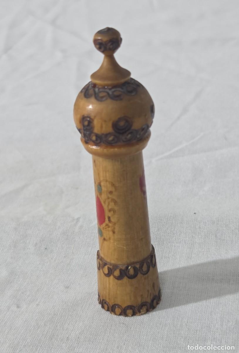 Miniaturas de perfumes antiguos: Bote de perfume con funda de madera - Foto 6