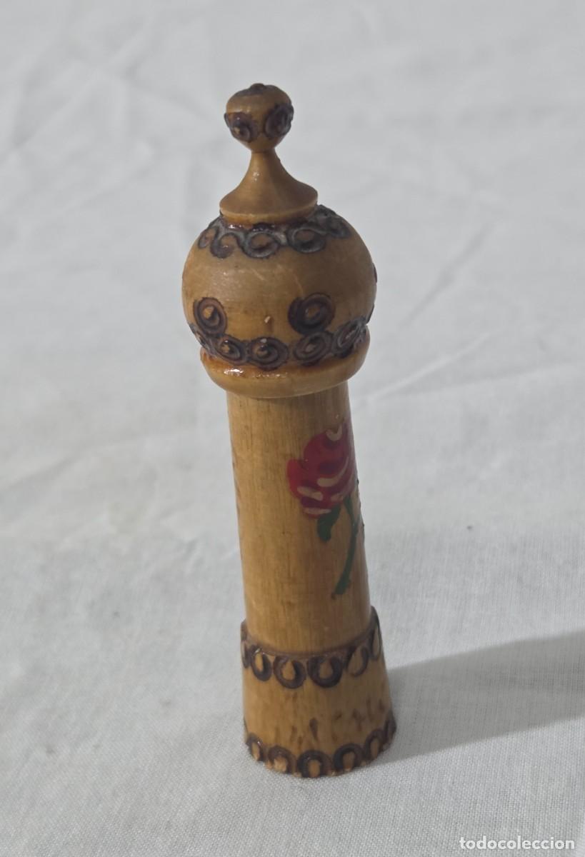 Miniaturas de perfumes antiguos: Bote de perfume con funda de madera - Foto 7