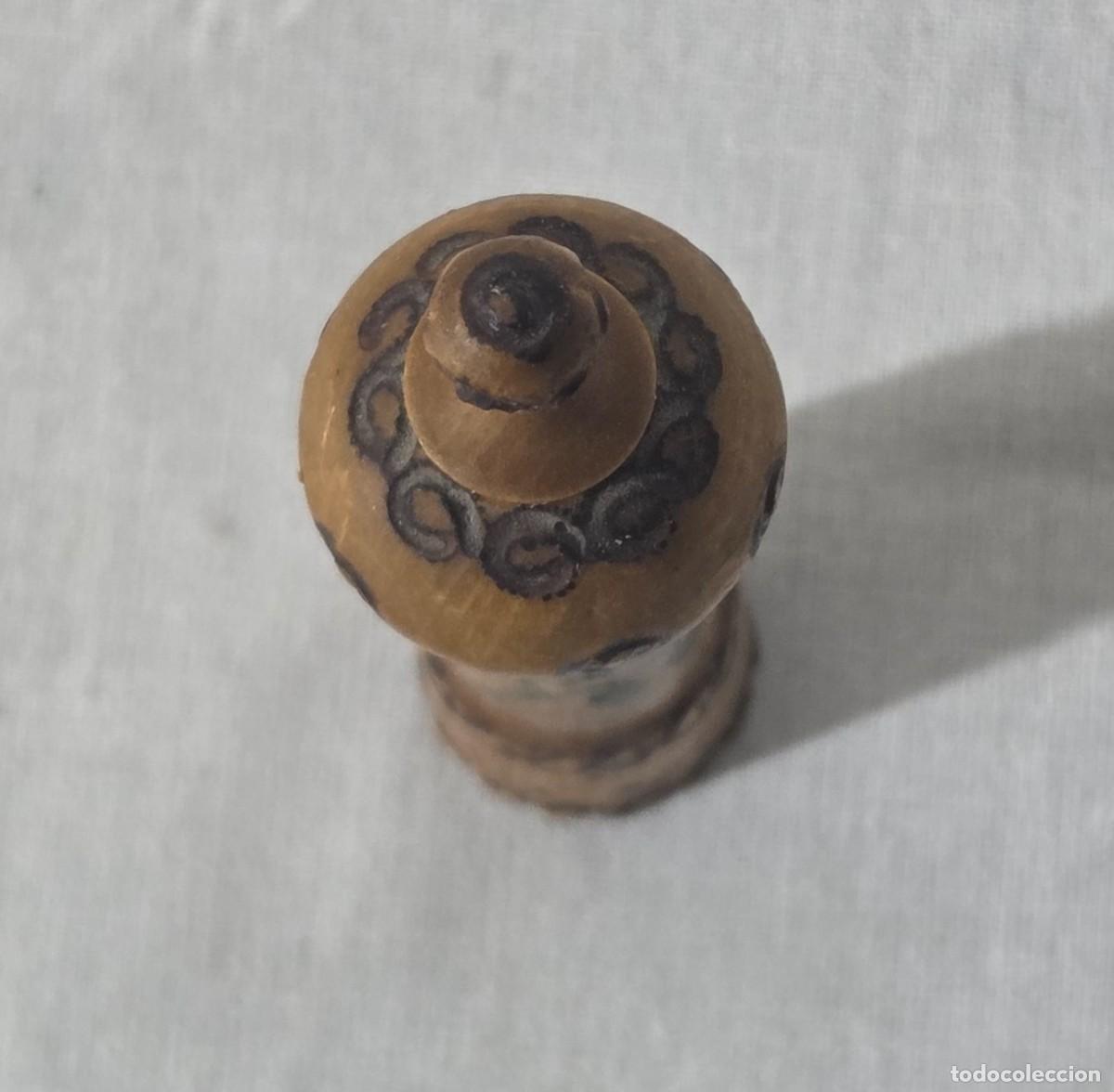 Miniaturas de perfumes antiguos: Bote de perfume con funda de madera - Foto 9
