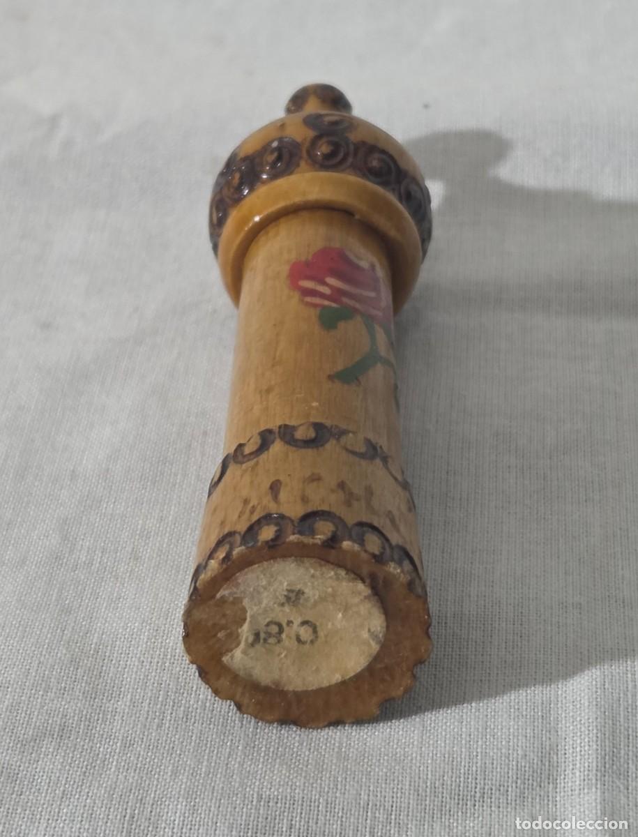Miniaturas de perfumes antiguos: Bote de perfume con funda de madera - Foto 10